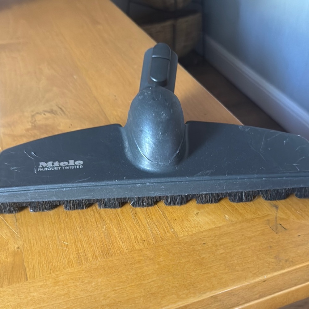 Black Parquet Twister Floorhead